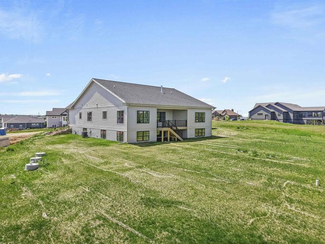 6854 Karolina Way, Sun Prairie, WI 53590