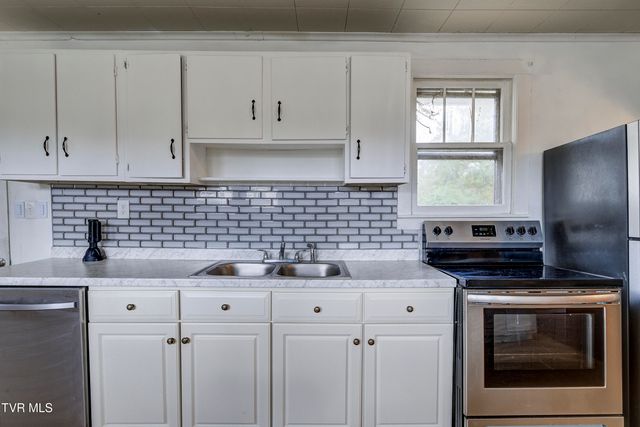 133 Pinehurst Drive, Kingsport, TN 37660