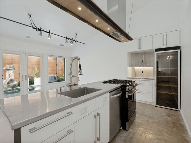 43 Vanguard Way, Dallas, TX 75243