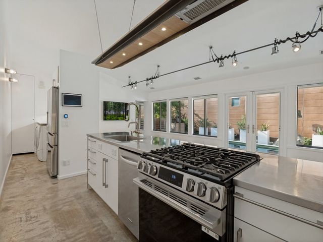 43 Vanguard Way, Dallas, TX 75243