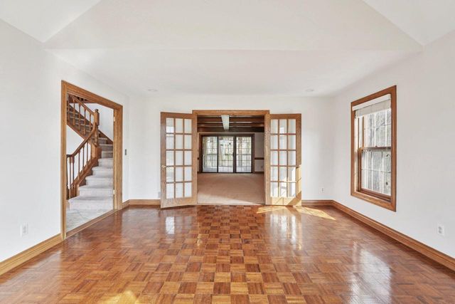 15340 Turnberry DRIVE, Brookfield, WI 53005