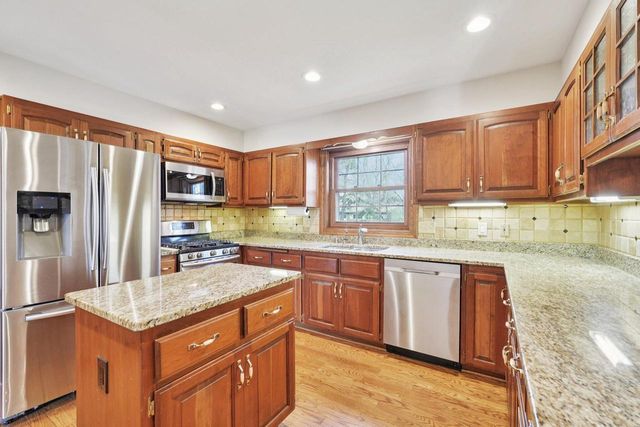 15340 Turnberry DRIVE, Brookfield, WI 53005
