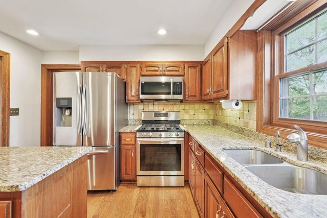 15340 Turnberry DRIVE, Brookfield, WI 53005
