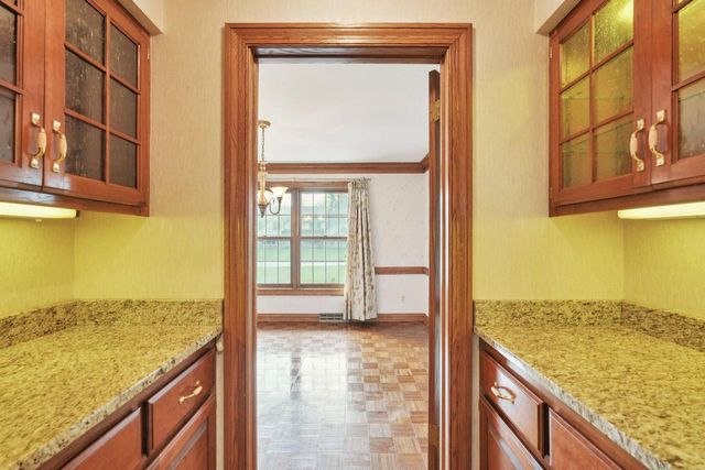 15340 Turnberry DRIVE, Brookfield, WI 53005