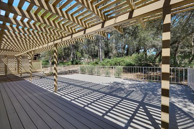 11631 Redwing Ct, Penn Valley, CA 95946