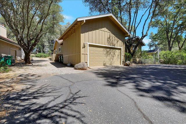 11631 Redwing Ct, Penn Valley, CA 95946
