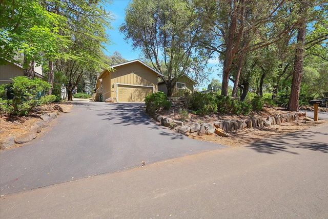 11631 Redwing Ct, Penn Valley, CA 95946
