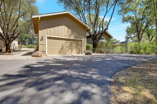 11631 Redwing Ct, Penn Valley, CA 95946