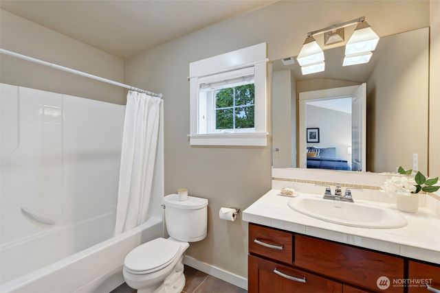 5807 B 55th Avenue NE, Seattle, WA 98105