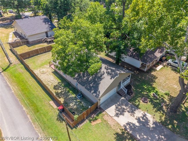 420 N 14th Street, Van Buren, AR 72956