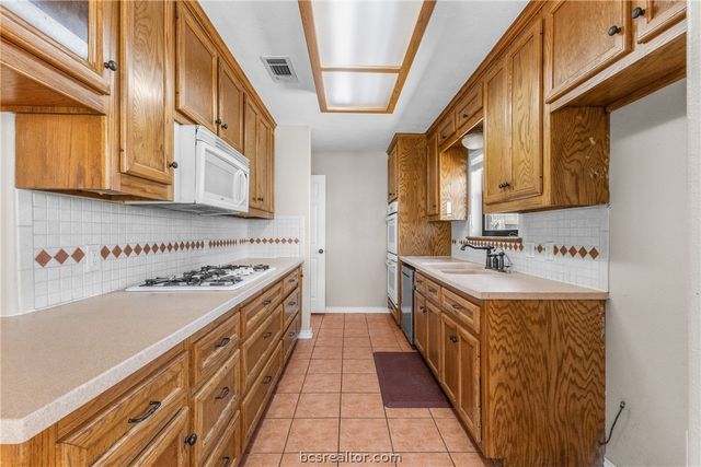 1106 Van Horn Drive, College Station, TX 77845