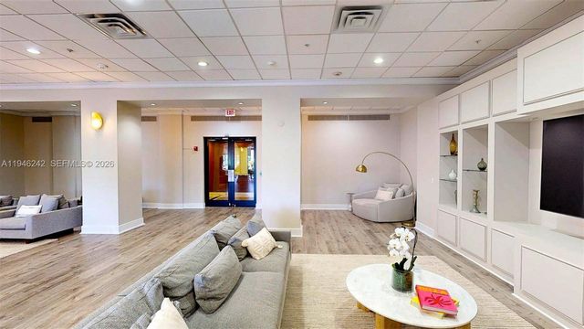 5600 Collins Ave 10A, Miami Beach, FL 33140