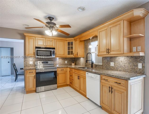 8350 NW 27th Pl 0, Sunrise, FL 33322