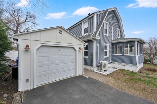 400 El Paso St, Springfield, MA 01104