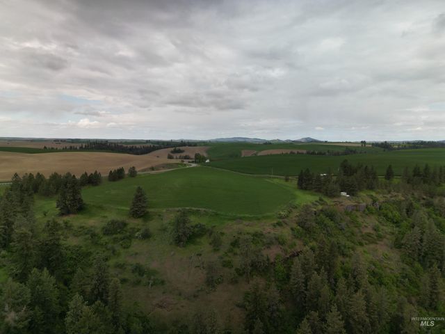 000 Hwy 99, Troy, ID 83871