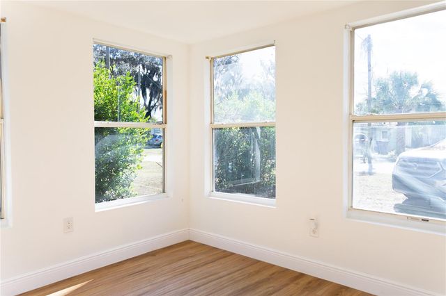 922 CR 482A, Lake Panasoffkee, FL 33538