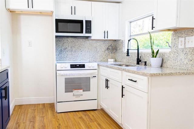 922 CR 482A, Lake Panasoffkee, FL 33538