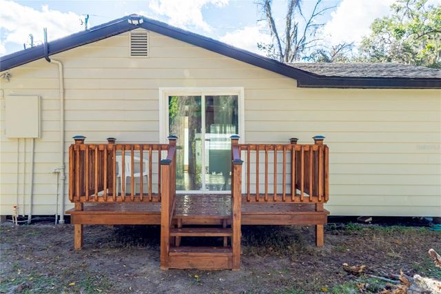 922 CR 482A, Lake Panasoffkee, FL 33538