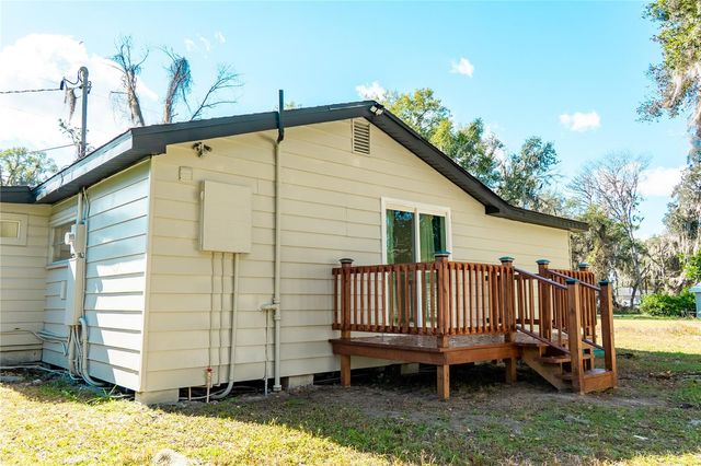 922 CR 482A, Lake Panasoffkee, FL 33538