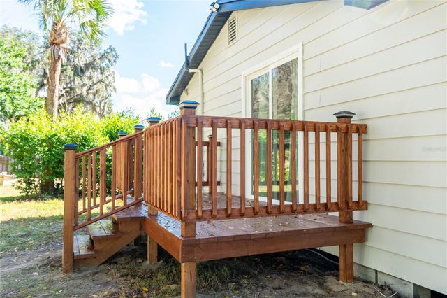 922 CR 482A, Lake Panasoffkee, FL 33538