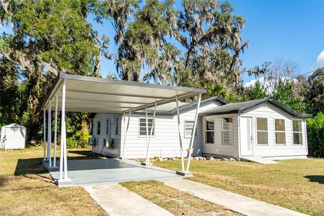 922 CR 482A, Lake Panasoffkee, FL 33538