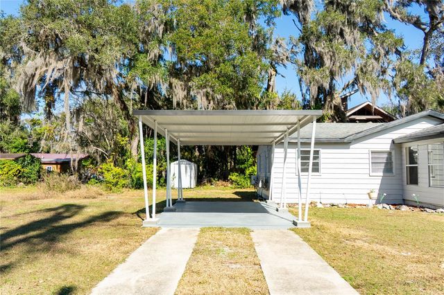 922 CR 482A, Lake Panasoffkee, FL 33538