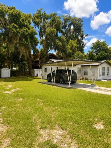 922 CR 482A, Lake Panasoffkee, FL 33538