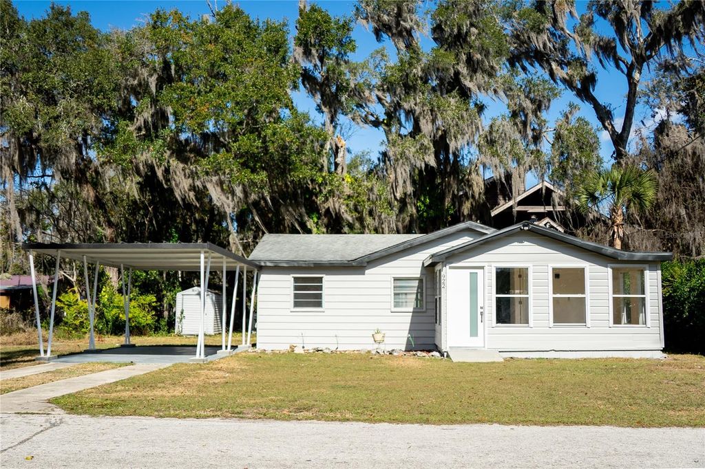922 CR 482A, Lake Panasoffkee, FL 33538
