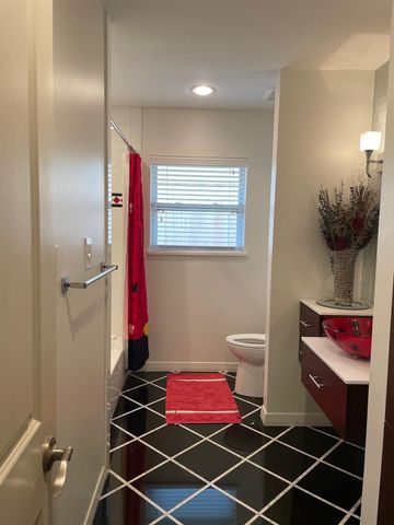 5232 Piping Rock Lane, Houston, TX 77056