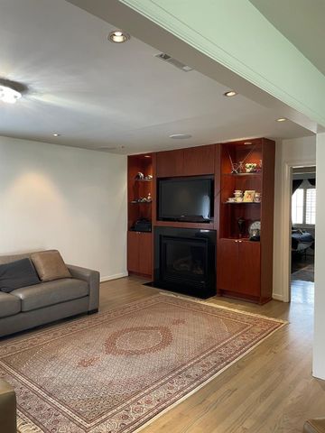 5232 Piping Rock Lane, Houston, TX 77056