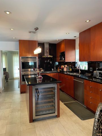 5232 Piping Rock Lane, Houston, TX 77056