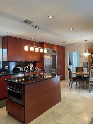 5232 Piping Rock Lane, Houston, TX 77056