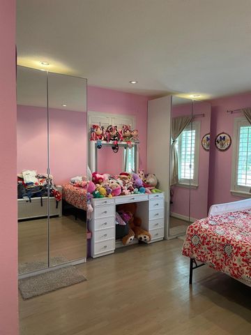 5232 Piping Rock Lane, Houston, TX 77056