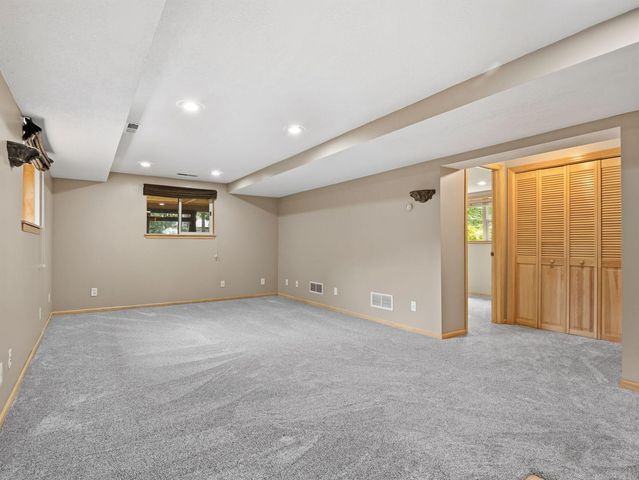 5393 Flagstaff Circle SE, Prior Lake, MN 55372