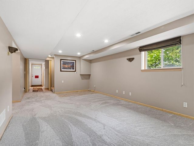 5393 Flagstaff Circle SE, Prior Lake, MN 55372