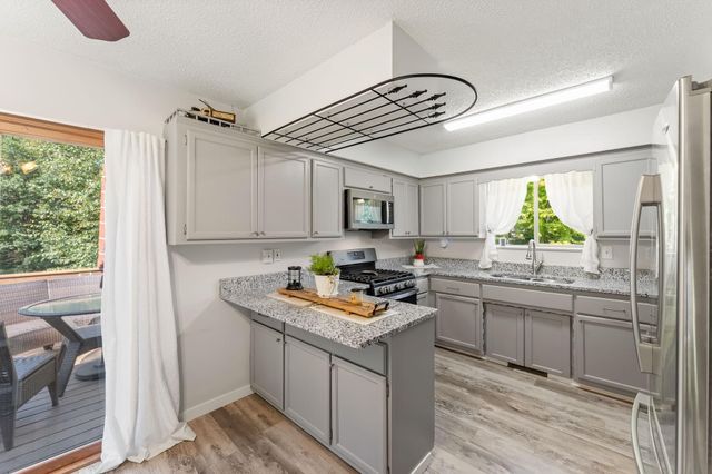 5393 Flagstaff Circle SE, Prior Lake, MN 55372