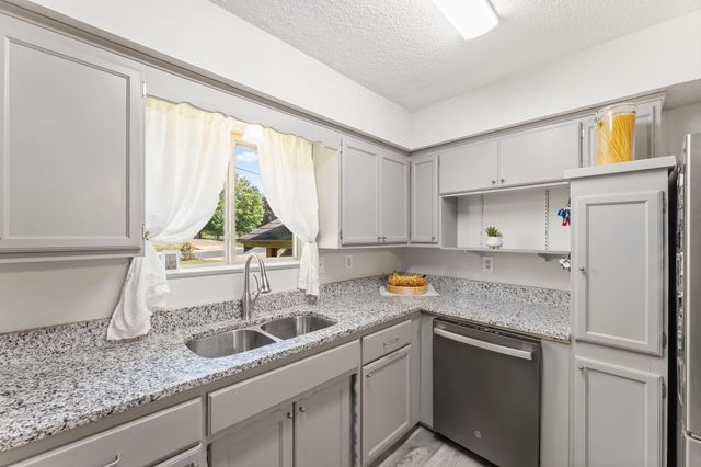 5393 Flagstaff Circle SE, Prior Lake, MN 55372