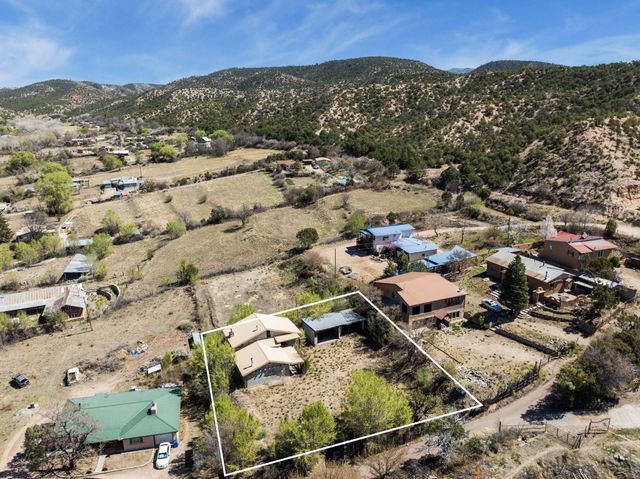 137 County Rd 83, Cordova, NM 87523