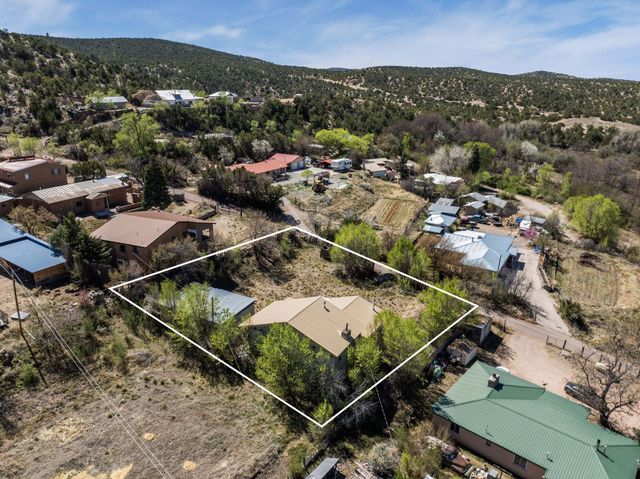 137 County Rd 83, Cordova, NM 87523