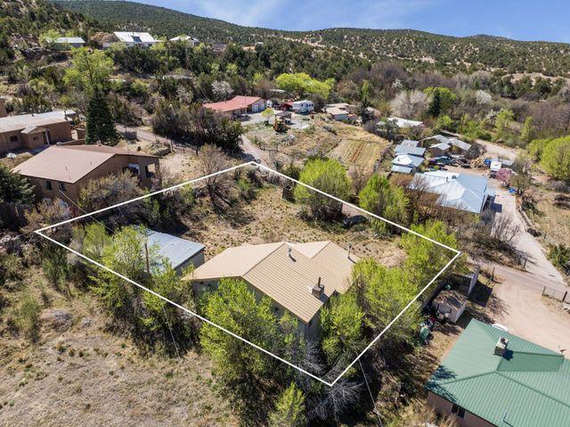 137 County Rd 83, Cordova, NM 87523