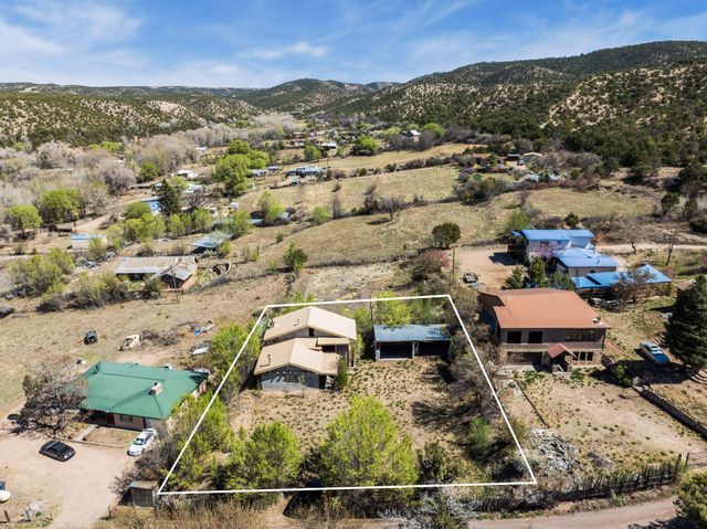 137 County Rd 83, Cordova, NM 87523
