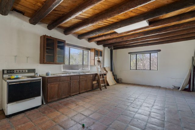 137 County Rd 83, Cordova, NM 87523