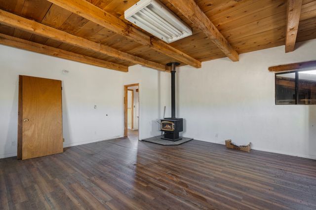 137 County Rd 83, Cordova, NM 87523