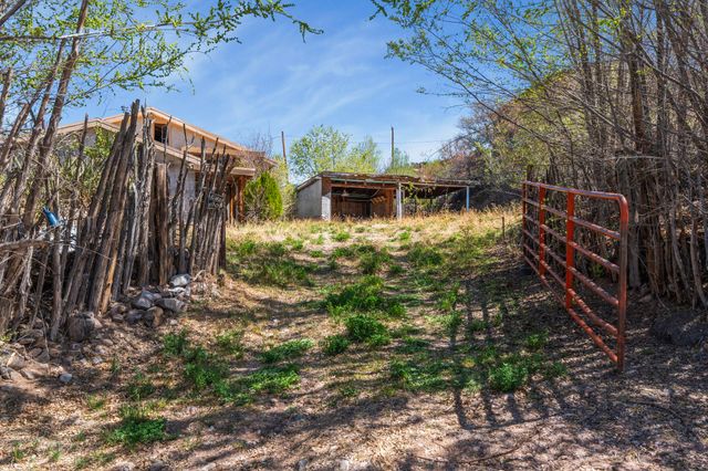 137 County Rd 83, Cordova, NM 87523