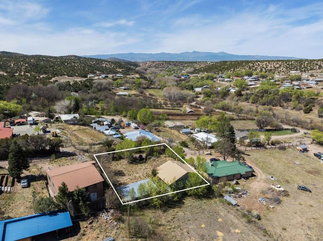 137 County Rd 83, Cordova, NM 87523