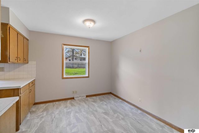 5517 Pioneers Boulevard, Lincoln, NE 68516