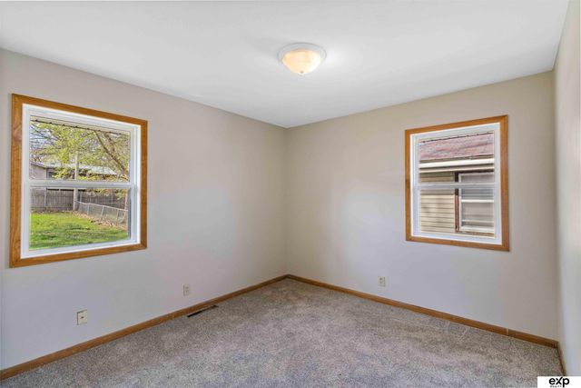 5517 Pioneers Boulevard, Lincoln, NE 68516