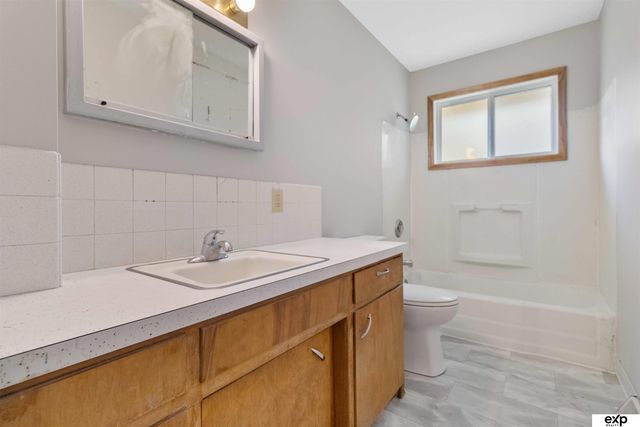 5517 Pioneers Boulevard, Lincoln, NE 68516