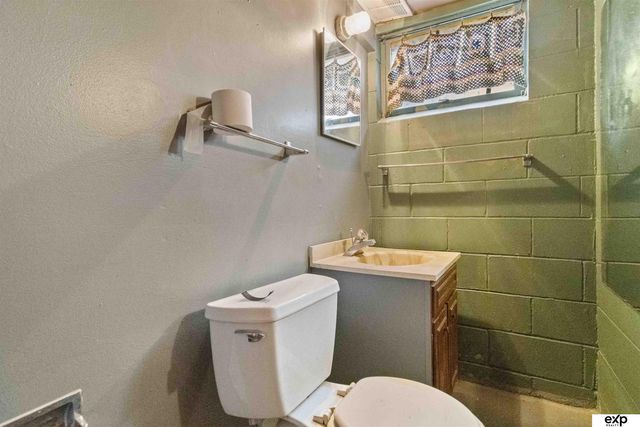 5517 Pioneers Boulevard, Lincoln, NE 68516