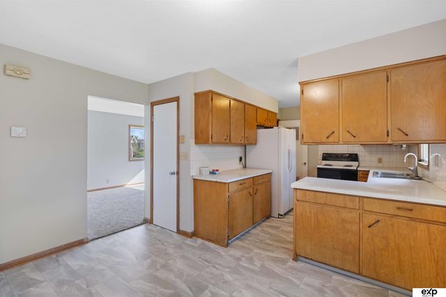 5517 Pioneers Boulevard, Lincoln, NE 68516